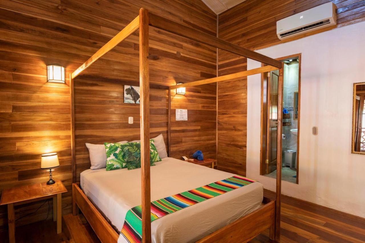 Poolside Beach House At Pangea Lodge Manzanillo  Extérieur photo